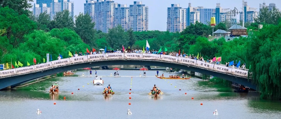 挥桨竞渡，，，，，，，，“尊老凯时人生就是博之舟”逐浪2023陆家嘴金融城龙舟赛